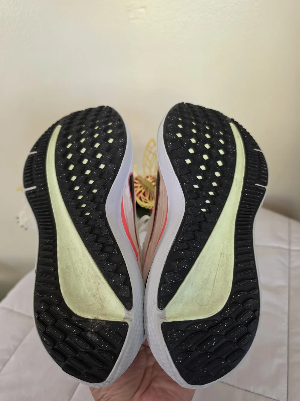 Nike Winflo>09 Women’s White & Neon Sneakers Size 6.5